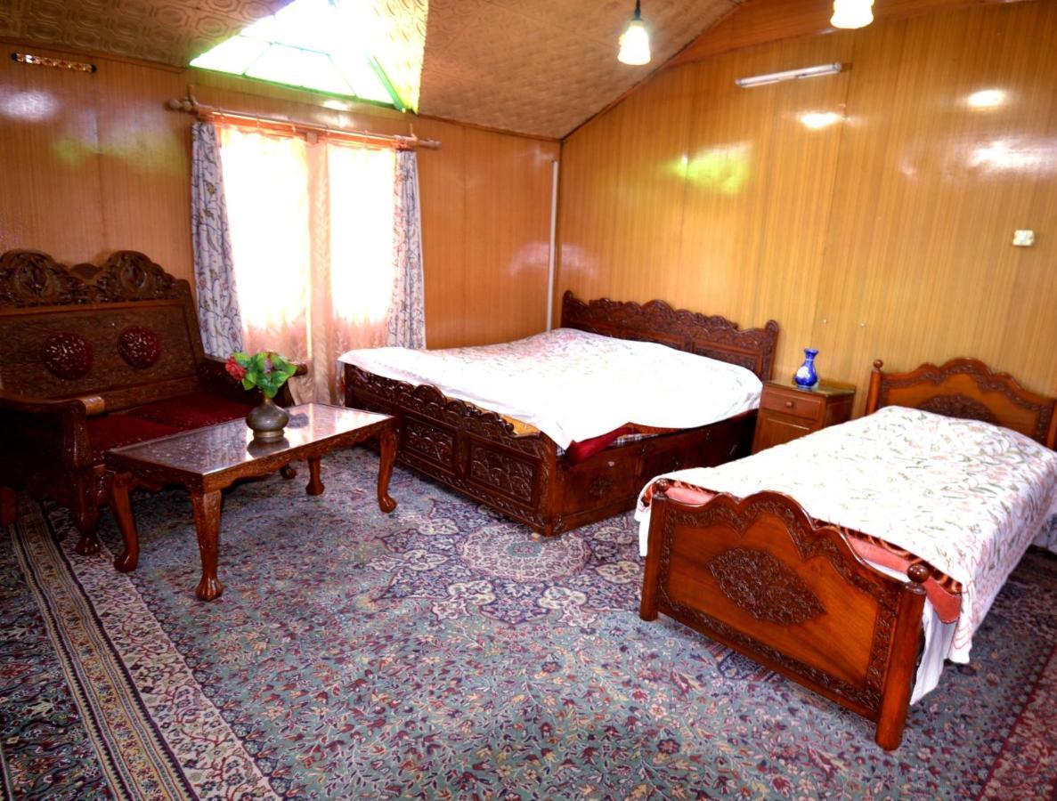 Heritage Shreen Houseboat Hotel Srinagar  Exterior photo