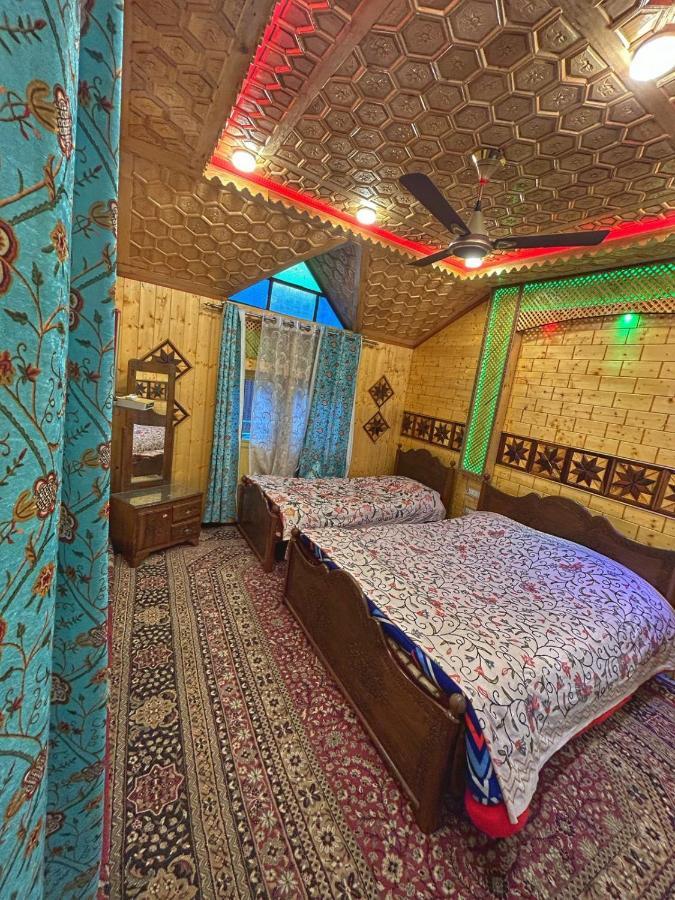 Heritage Shreen Houseboat Hotel Srinagar  Exterior photo