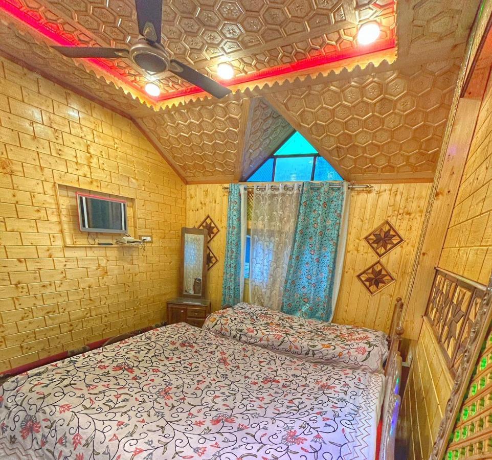 Heritage Shreen Houseboat Hotel Srinagar  Exterior photo